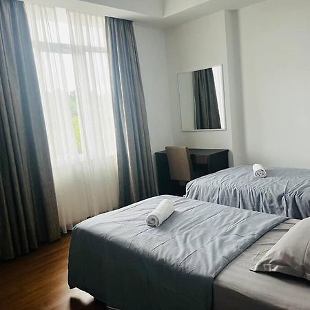 Bay Resort Condominium 3-Bedrooms With Swimming Pool Near The Seaside Miri Exterior photo